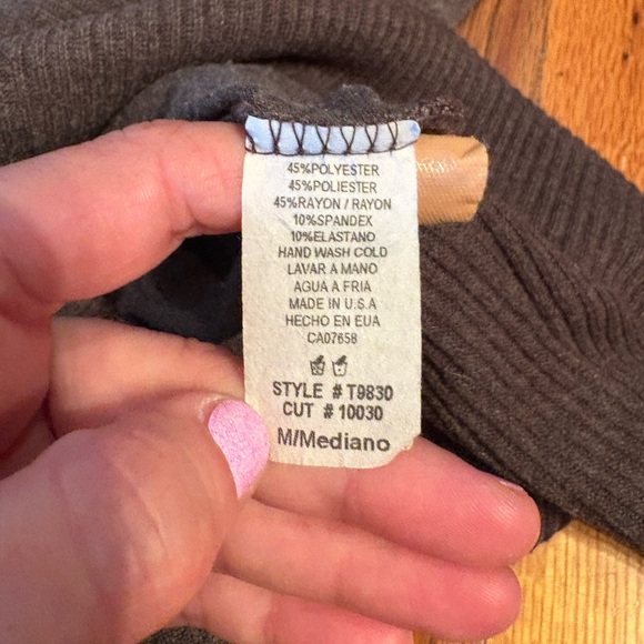 ✨ Twenty One Gray Sequin V-Neck Sweater Top - Picture 3 of 6